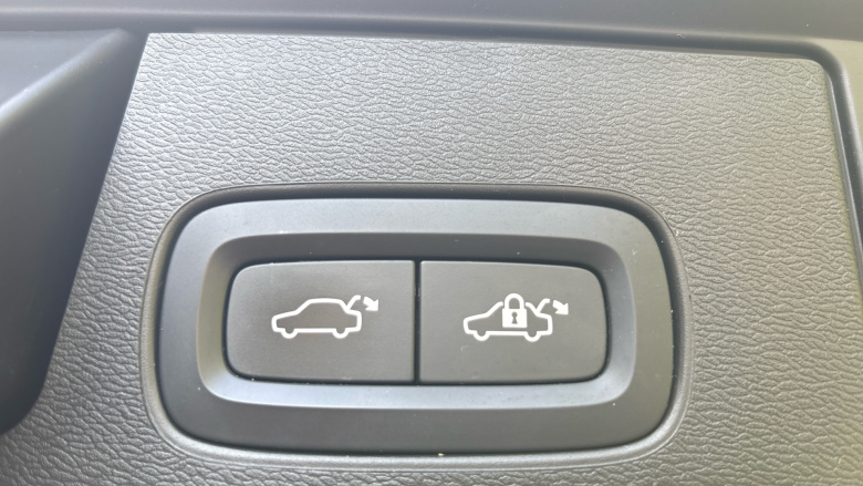 Volvo XC60 2.0 T6 [350] RC PHEV Plus Dark 5dr AWD Geartronic Estate